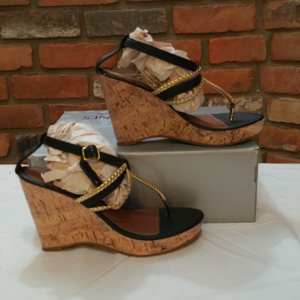 Deb's Black Gold Shoes Thong Toe Wedge Heel Size 8 - Picture 2 of 5